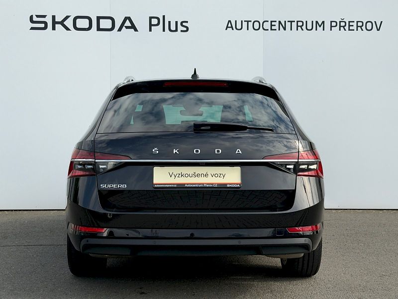 Škoda Superb (2022) 2.0 TSI 140kW Style Extra - fotka 32 z 35
