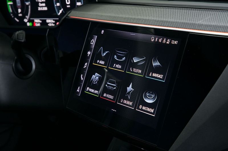 Audi e-tron 55 300kW Sline BlackEd Pano TZ - fotka 31 z 44