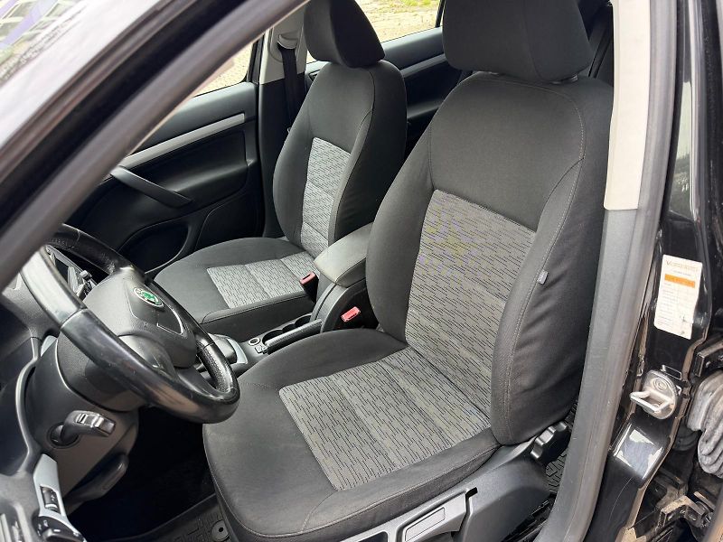 Škoda Octavia 1,6 TDI Ambiente Combi  - fotka 10 z 21