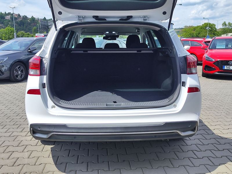 Hyundai i30 1.5 T-GDi/103kW Style DCT - fotka 9 z 32