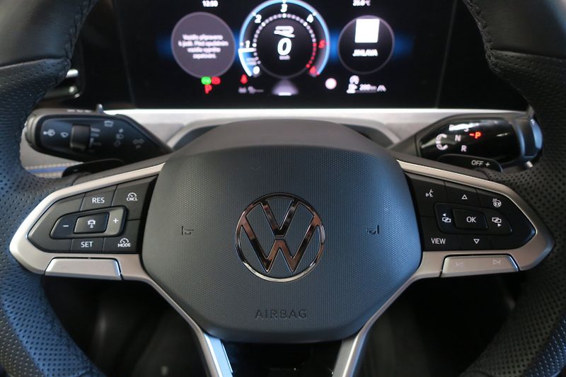 Volkswagen Passat (2024) R-Line 2,0TDI 142kW 4M Nez.Top - fotka 15 z 50