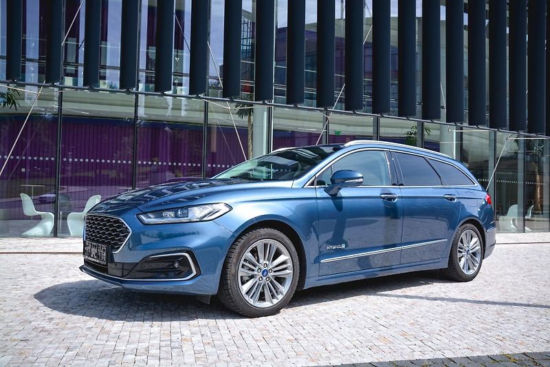 Ford Mondeo (2020) 2.0 187ps Hybrid ecvT VIGNALE  - fotka 9 z 40