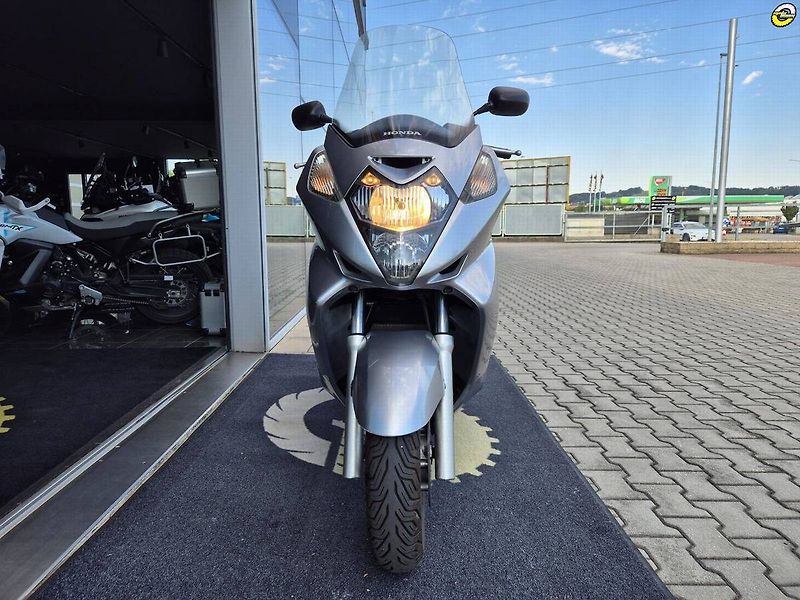 Honda FJS 600 Silver Wing (2005) - fotka 9 z 26
