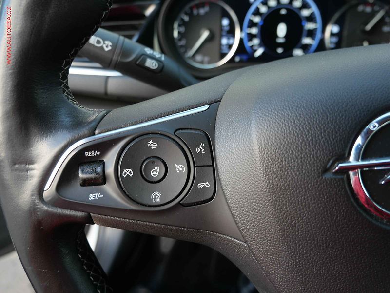 Opel Insignia (2019) 2.0 CDTi, Ultimate, AT, LED - fotka 12 z 26