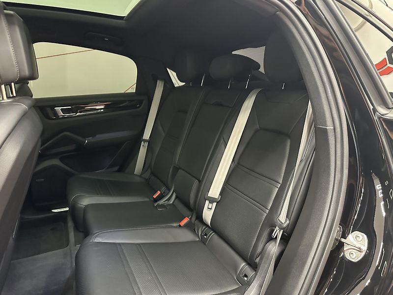 Porsche Cayenne (2023) E-Hybrid Coupe*PANO*CZ*DPH*1.M - fotka 11 z 21