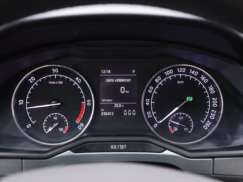 Škoda Superb 2,0 TDI 140kW DSG 4x4 CZ DPH - fotka 18 z 32