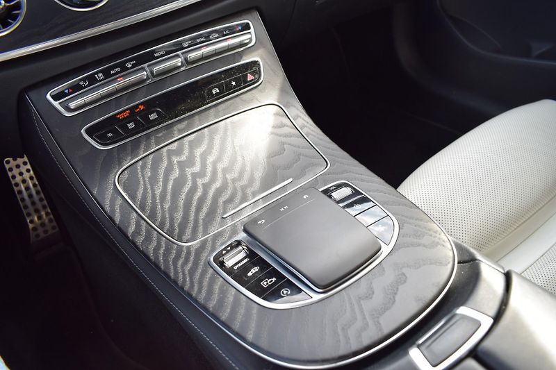 Mercedes-Benz Třídy E (2021) E400d 4M AMG Coupe/KeyLess/mas - fotka 25 z 46