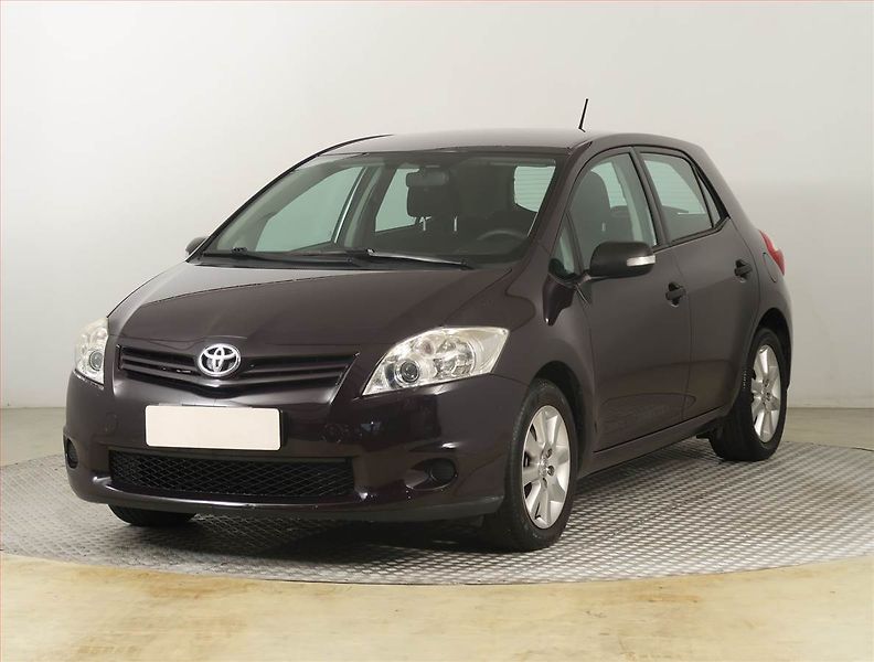 Toyota Auris (2010) 1.6 Valvematic - fotka 2 z 18