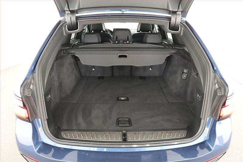 BMW Řada 5 (2021) M Sport 530d xDrive - fotka 10 z 21