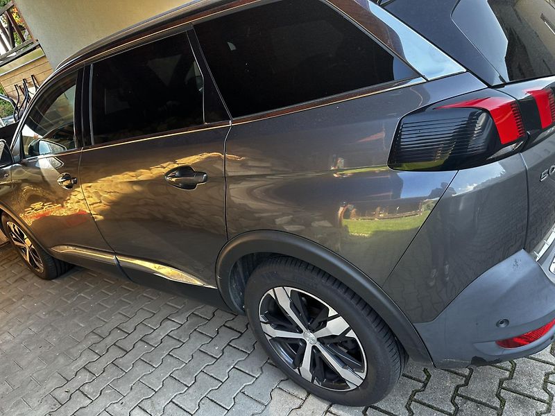 Peugeot 5008 (2018) - fotka 3 z 12
