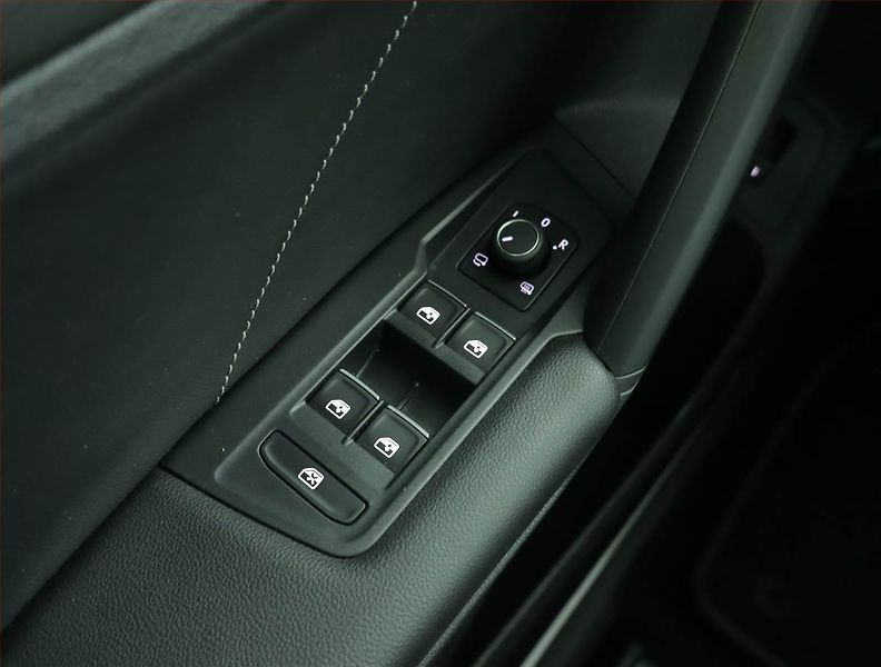 Volkswagen Tiguan (2023) R-Line 2.0 TDI - fotka 16 z 17