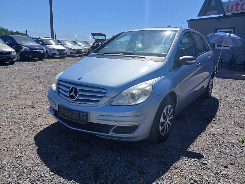 Mercedes-Benz Třídy B 170i, nová STK, celoroční pneu - fotka 2 z 36