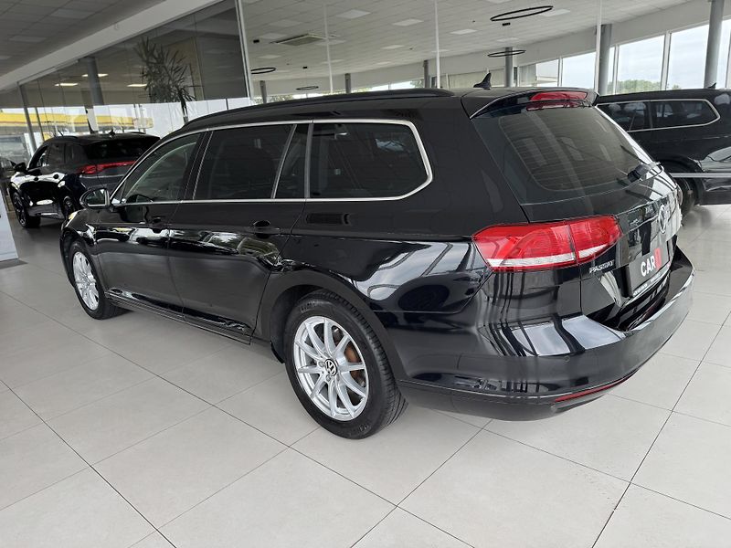 Volkswagen Passat 1,6TDI DSG*ComfortLine*ACC*Nav - fotka 7 z 32