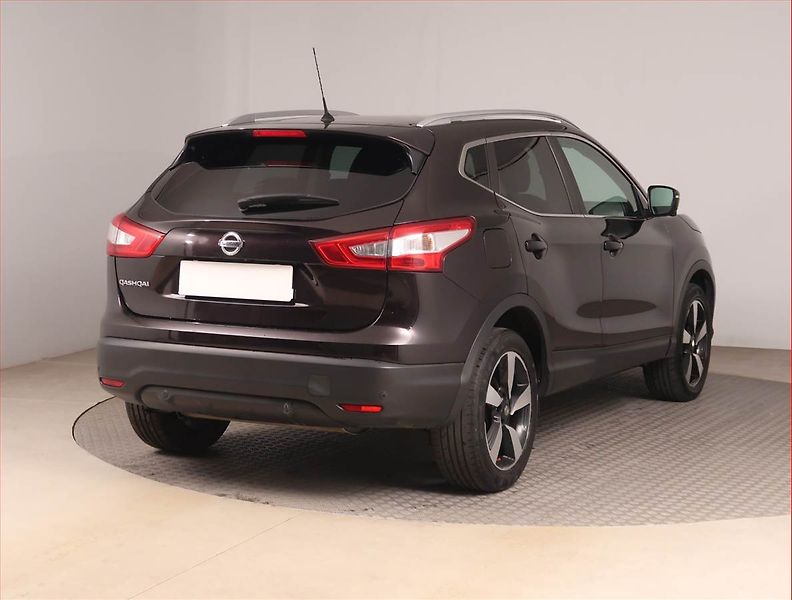 Nissan Qashqai (2015) 1.2 DIG-T, ČR,1.maj - fotka 5 z 15