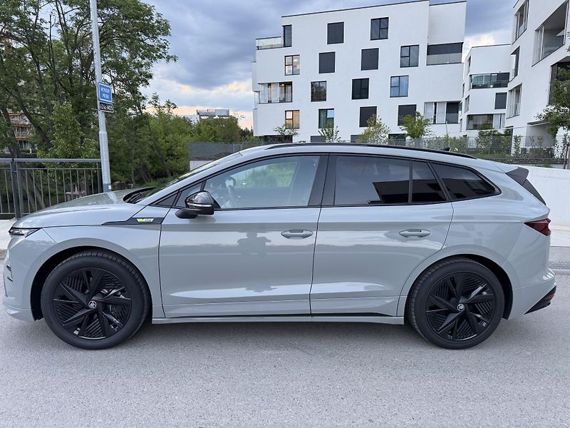 Škoda Enyaq (2025) RS 4x4 82 ČR ZÁRUKA 1 MAJITEL - fotka 2 z 46