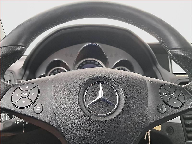 Mercedes-Benz Třídy E (2010) E 250, Automat, Kůže, Navi - fotka 18 z 22