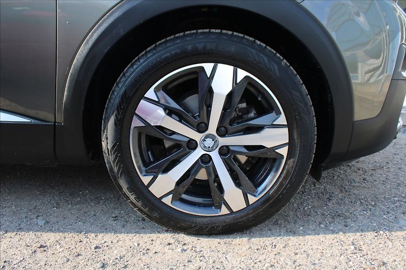 Peugeot 3008 1,2 i 96kW  1.MAJ,ČR,ALLURE - fotka 29 z 35