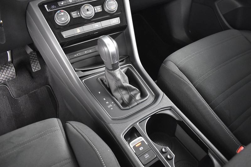 Volkswagen Touran (2022) 1.5TSI 110kW DSG, LED - fotka 21 z 23