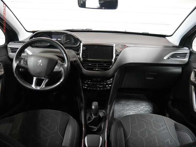 Peugeot 2008 (2017) 1.2 PT, 2.maj,ČR, servis - fotka 8 z 17
