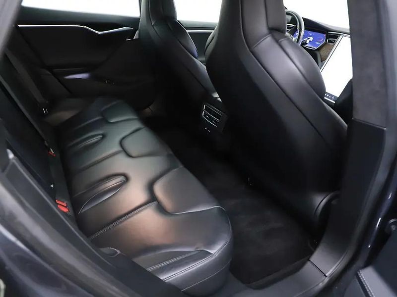 Tesla Model S 90D AWD 311kW SOH 88% - fotka 9 z 11
