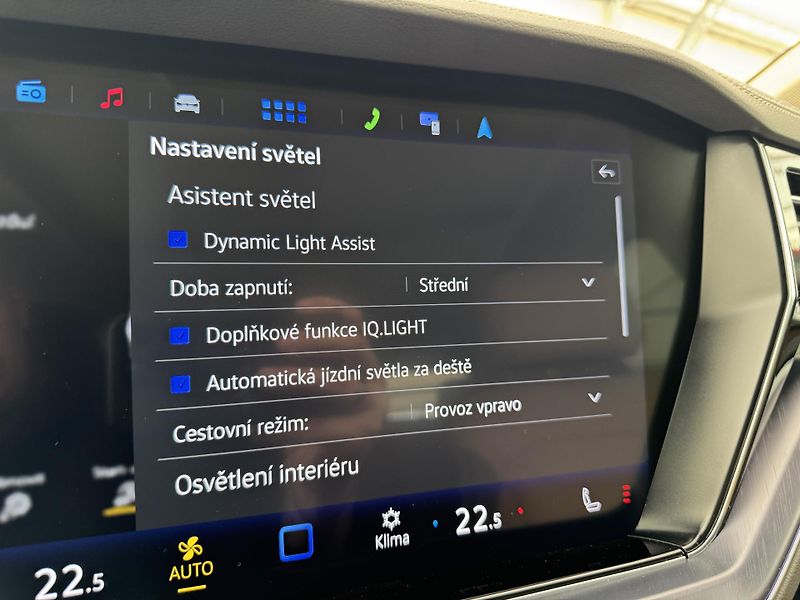 Volkswagen Touareg 3.0Tdi*1-MAJ*DPH*R-LINE*PANO* - fotka 32 z 48