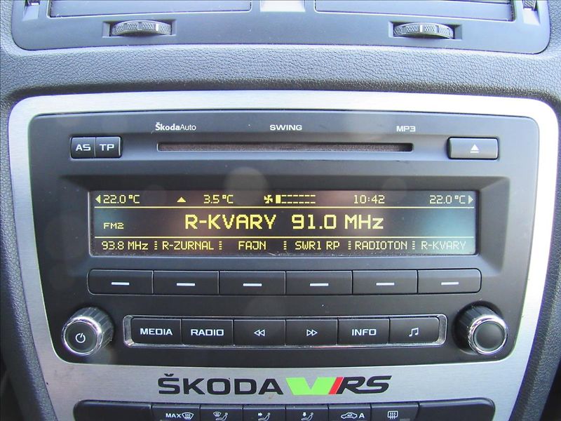 Škoda Octavia 2,0 TSI RS 147kW Combi - fotka 16 z 26