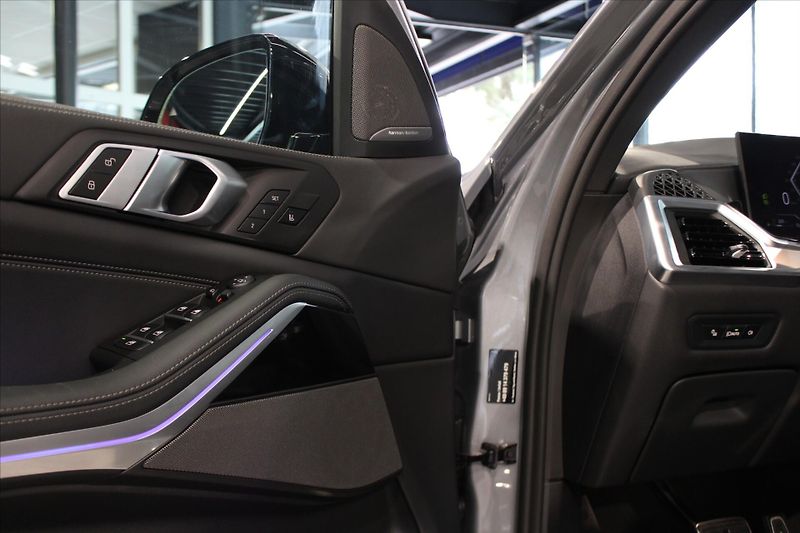 BMW X5 xDrive30d M Sport Pro DAProf/3 - fotka 12 z 34