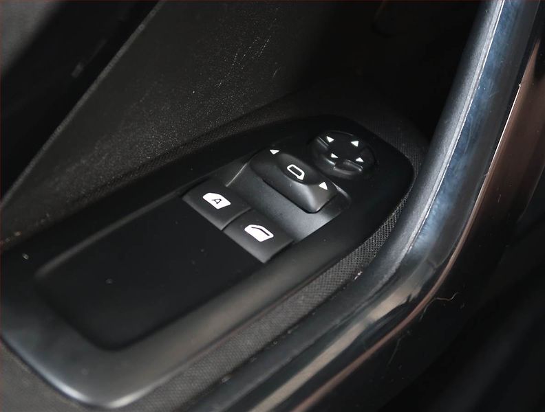Peugeot 208 (2013) 1.4 VTi, Serv.kniha, nová STK - fotka 14 z 18