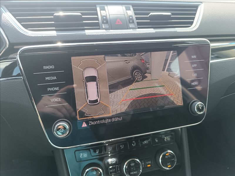 Škoda Superb 2,0 TDi, DSG Laurin & Klement - fotka 15 z 25