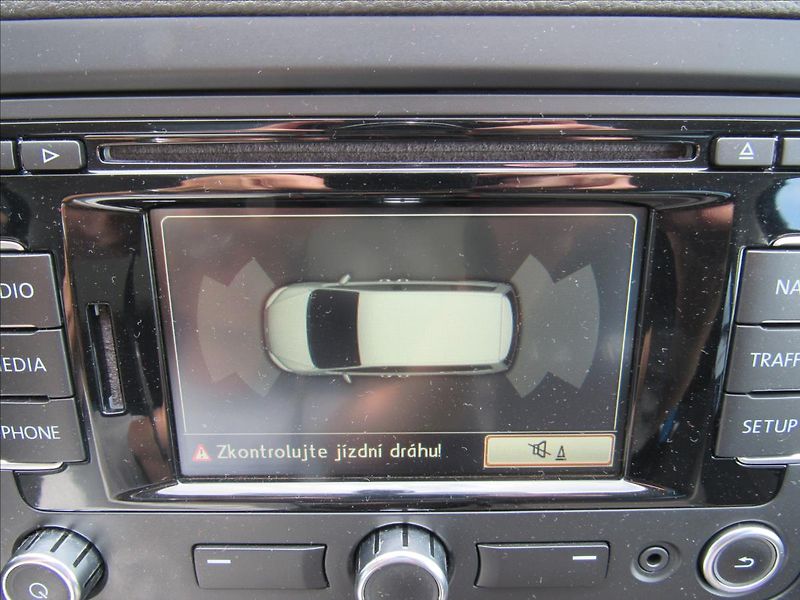 Volkswagen Sharan 2,0 TDi 103kW 5 míst - fotka 18 z 35
