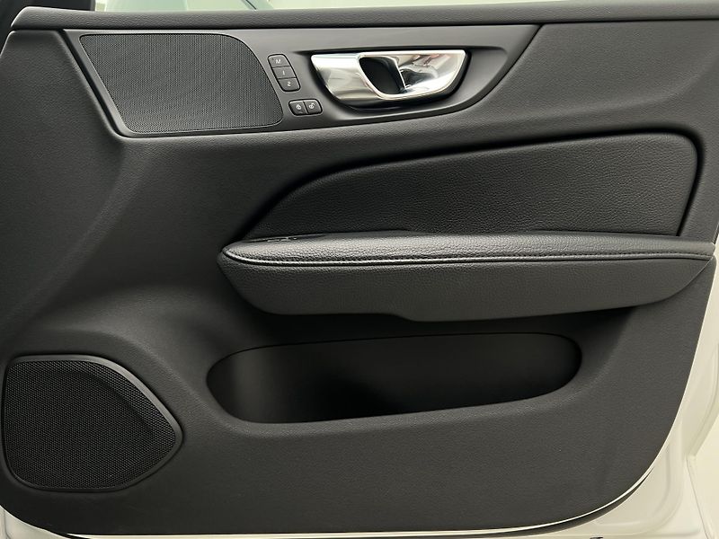 Volvo V60 CC B5 AWD PRO AUT - fotka 45 z 45