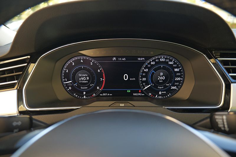 Volkswagen Passat 1.4 TSI DSG Kamera Cockpit Taž - fotka 23 z 38