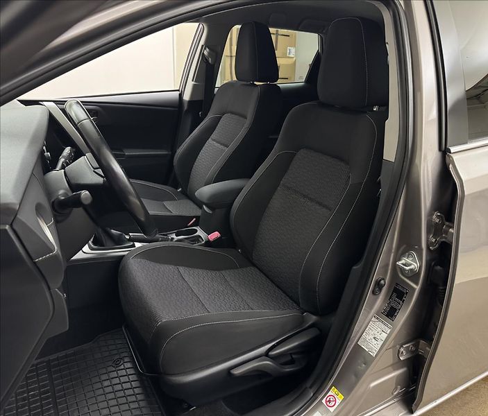 Toyota Auris 1,4 66kW NAVI KAMERA TAŽNÉ - fotka 26 z 32