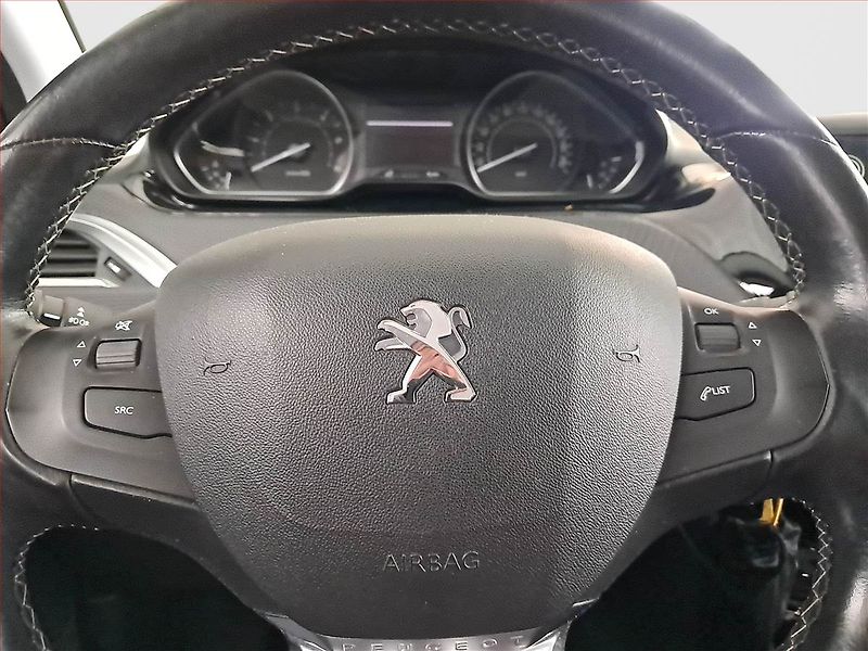 Peugeot 208 (2017) 1.6 BlueHDi, Serv.kniha, Navi - fotka 16 z 17