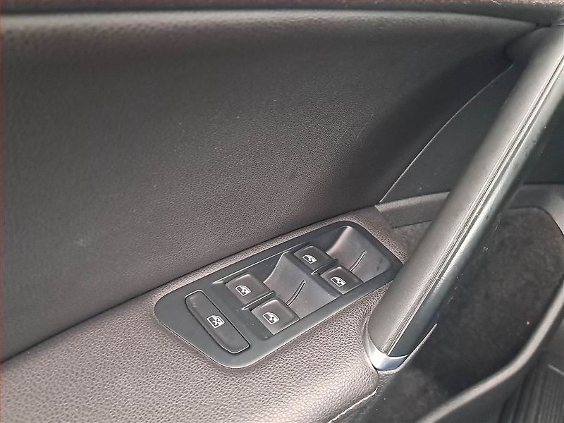 Volkswagen Golf (2017) 1.6 TDI, Serv.kniha, Xenony - fotka 19 z 19