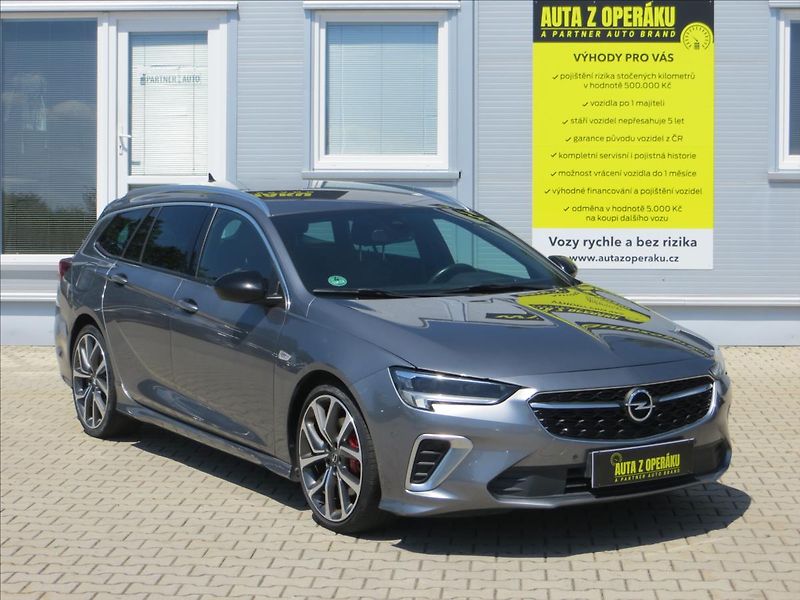 Opel Insignia 2,0 GSi 4x4 Sports Tourer AWD - fotka 1 z 31
