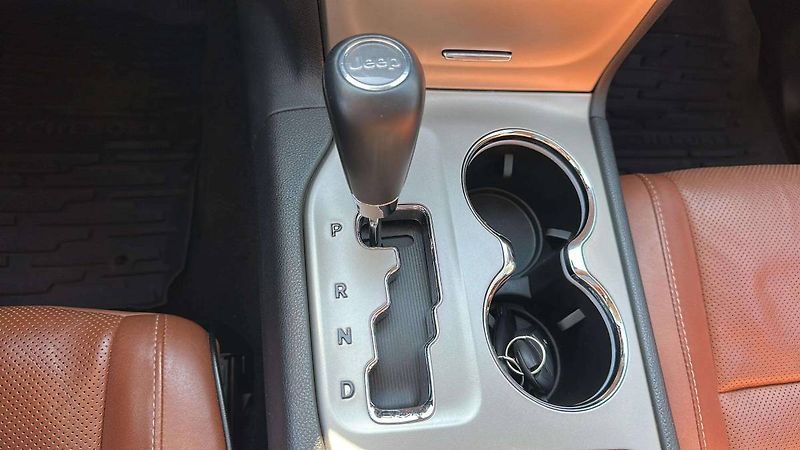 Jeep Grand Cherokee Overland Summit 3,0 CRD 177kW - fotka 18 z 34