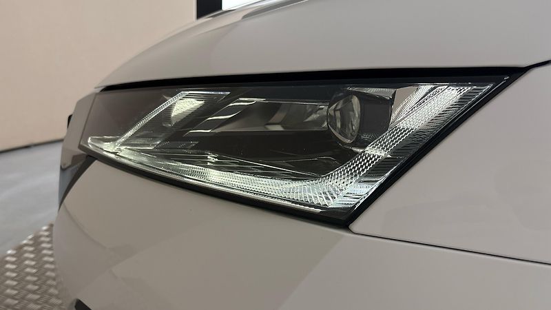 Škoda Octavia 2.0 TDI DSG Style Combi - fotka 18 z 29