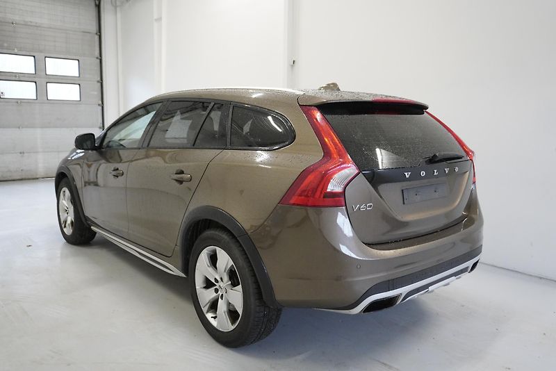 Volvo V60 (2016)  D4 MOMENTUM - fotka 7 z 24