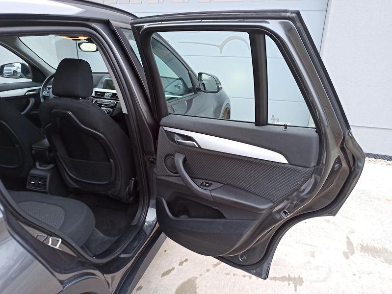 BMW X1 sDRIVE 20i 141kW ČR  - fotka 24 z 28