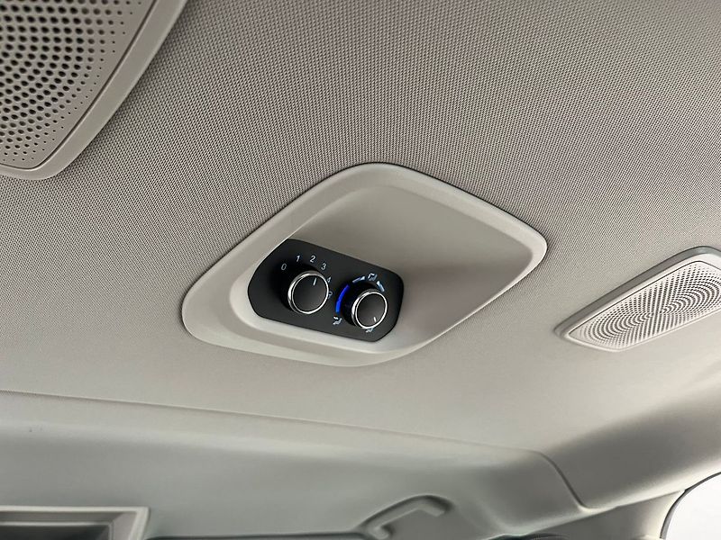 Ford Tourneo Custom 320 L2H1 Titanium 136 kW aut. - fotka 30 z 64