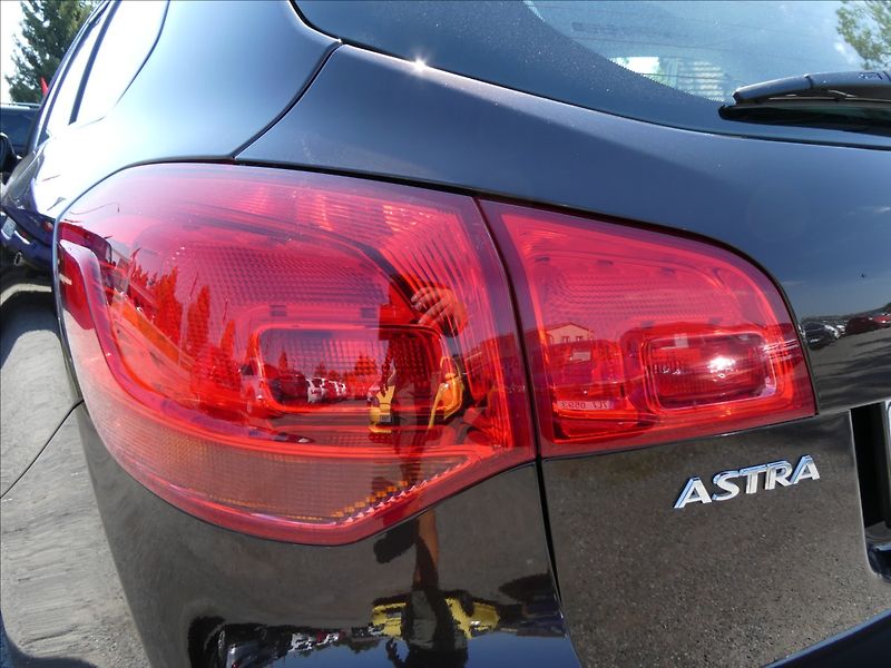 Opel Astra 1,4 i 88kW klima, serviska - fotka 11 z 44