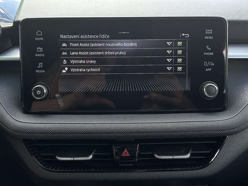 Škoda Fabia 1.0TSi 95PS LED V.Cockpit Clim - fotka 27 z 34
