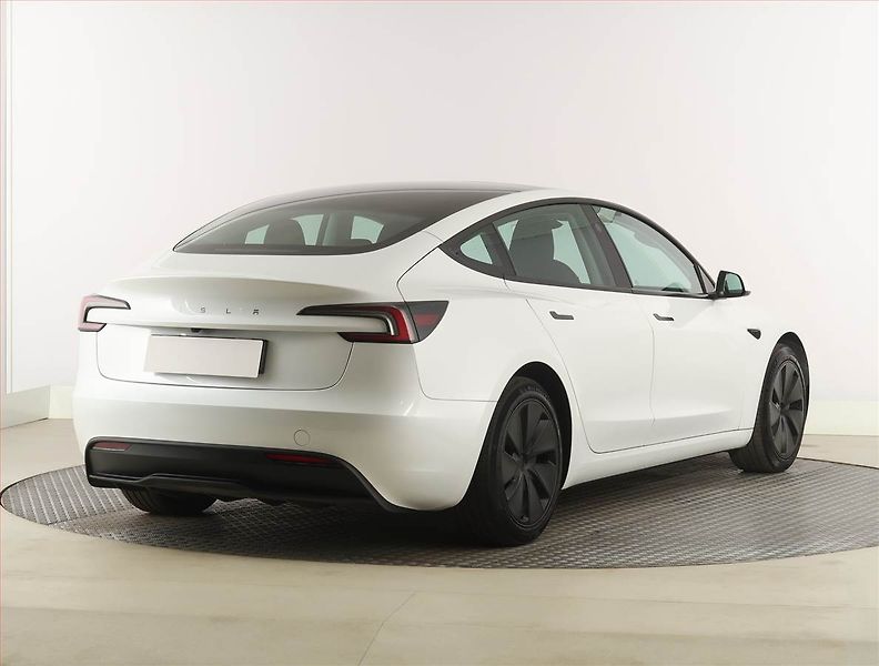 Tesla Model 3 (2023) Standard Range 60kWh, SoH 95% - fotka 5 z 31