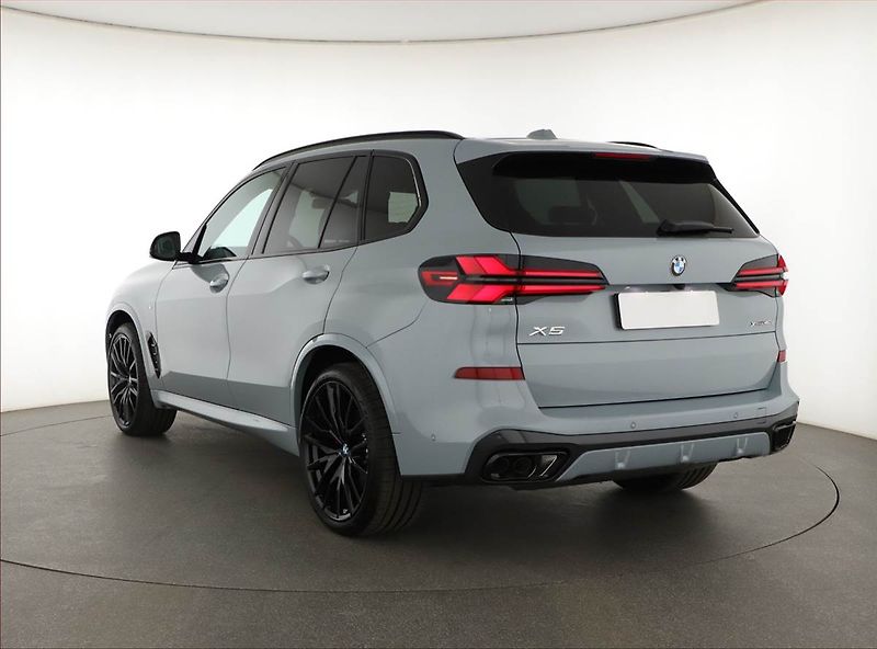 BMW X5 (2025) xDrive40i, M PAKET, DPH - fotka 4 z 27