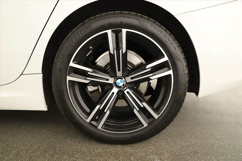BMW Řada 3 (2022) 320 d xDrive - fotka 12 z 21