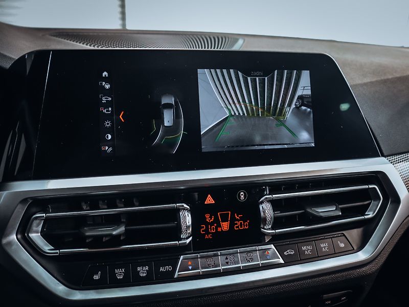 BMW Řada 3 320d Touring xDrive - fotka 13 z 26
