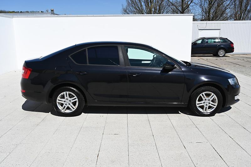 Škoda Octavia 1.6TDI 77KW Ambition rezervace - fotka 4 z 49