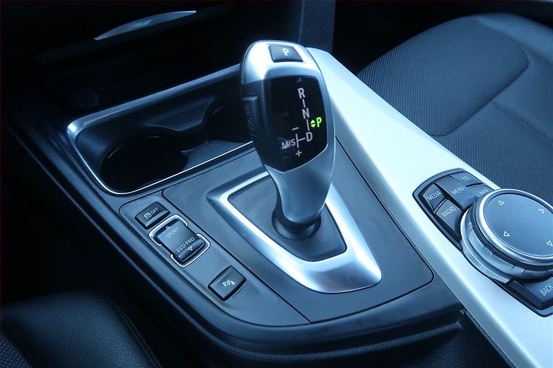 BMW Řada 3 (2015) 320 d xDrive, 4X4, Automat - fotka 13 z 24