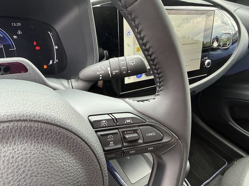 Toyota Aygo 1.5 Hybrid Executive - fotka 19 z 24